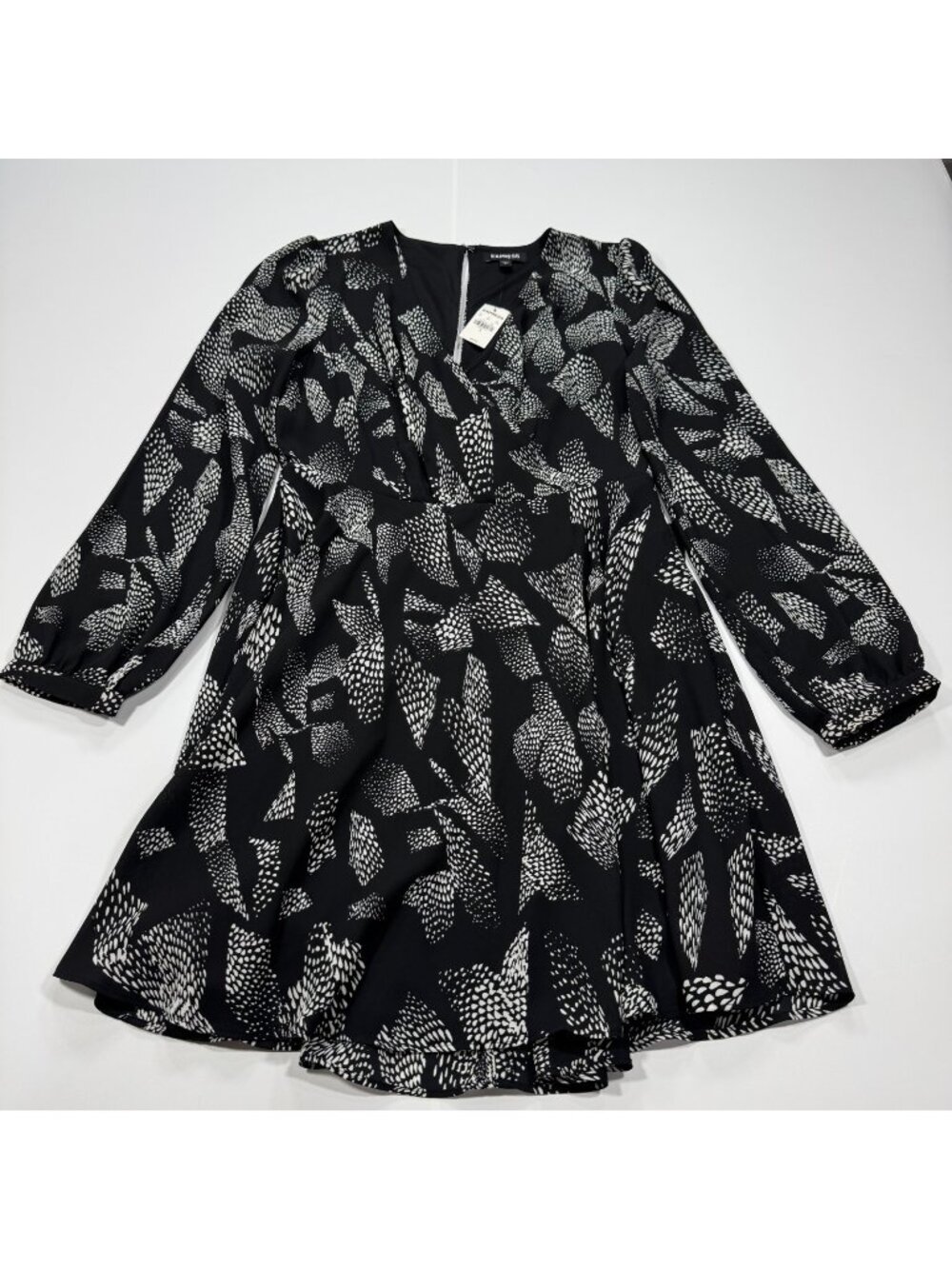 Express Dress Women's S Black Geometric Polyester Mini Wrap Surplice Neck Lined